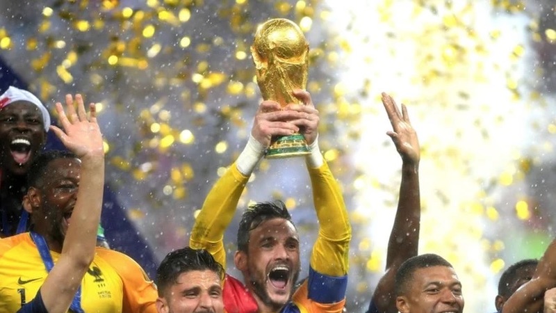 Hugo Lloris cũng có thành công lớn trong chức vô địch World Cup của tuyển Pháp Hugo Lloris cũng có thành công lớn trong chức vô địch World Cup của tuyển Pháp