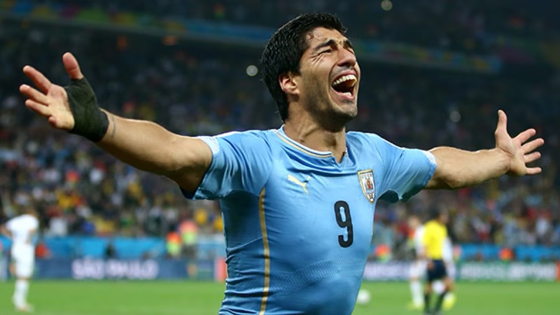 Thực sự gần như chẳng có tiền đạo nào có phong cách chơi bóng như Luis Suarez Thực sự gần như chẳng có tiền đạo nào có phong cách chơi bóng như Luis Suarez