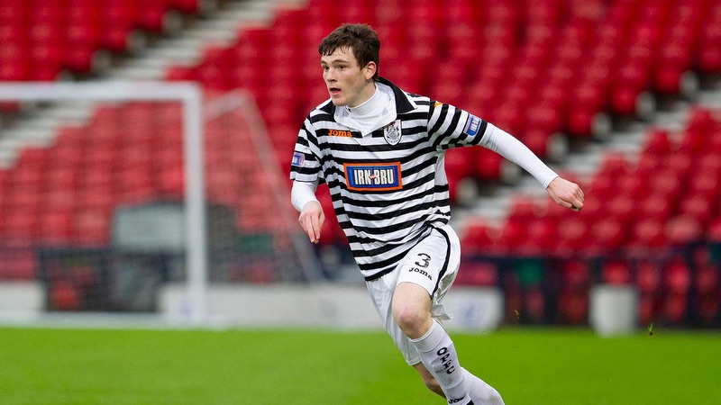 Andrew Robertson xuất phát từ bóng đá nghiệp dư Andrew Robertson xuất phát từ bóng đá nghiệp dư